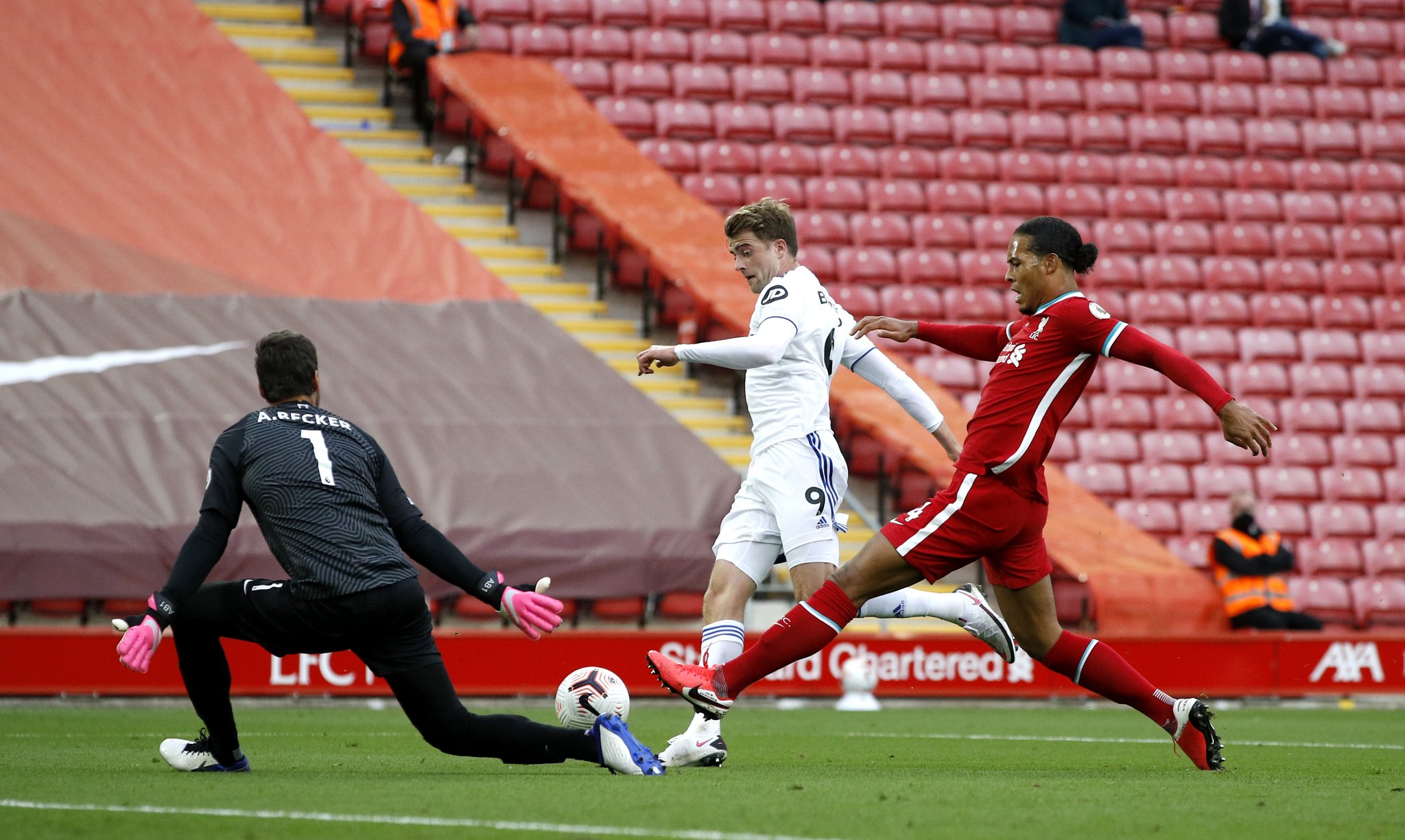 雄心壮志的 雄心壮志的